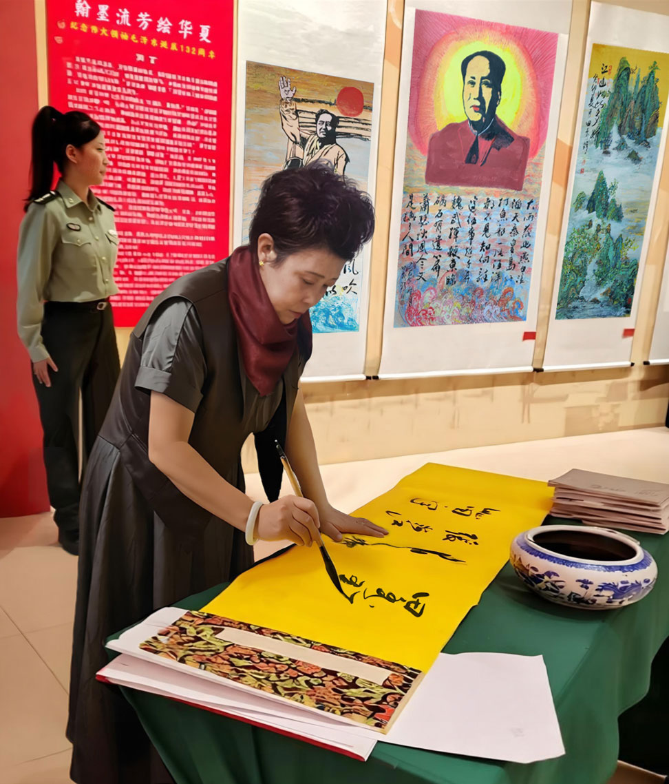 �������ɫ�����黭չ��������¡����Ļ